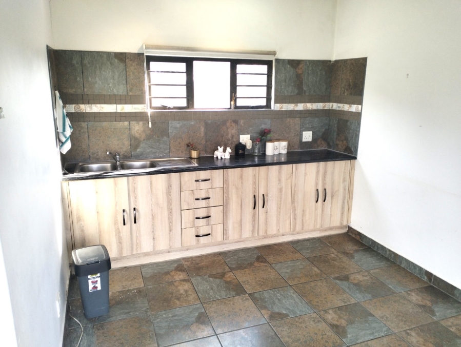To Let 2 Bedroom Property for Rent in Aalwyndal Western Cape